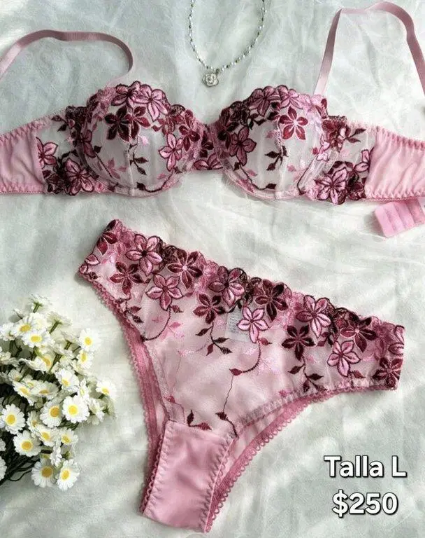 Conjunto rosa con vino y encaje 