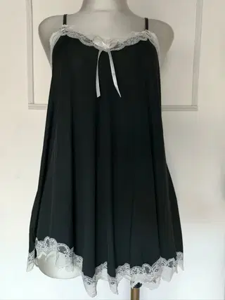 Baby doll negro con encaje blanco talla L