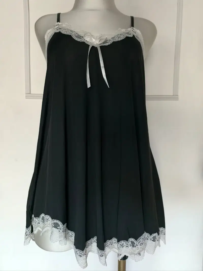 Baby doll negro con encaje blanco talla L