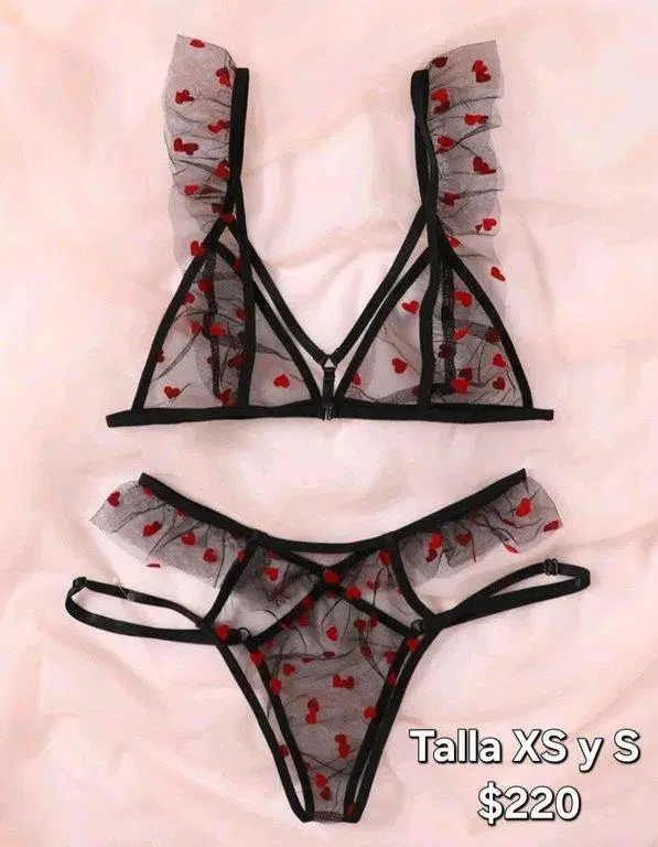 Conjunto Negro con corazones rojos XS