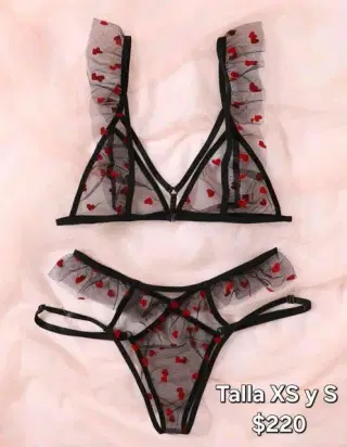 Conjunto Negro con corazones rojos XS