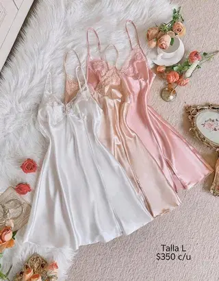 Pijama de satin color rosa talla L