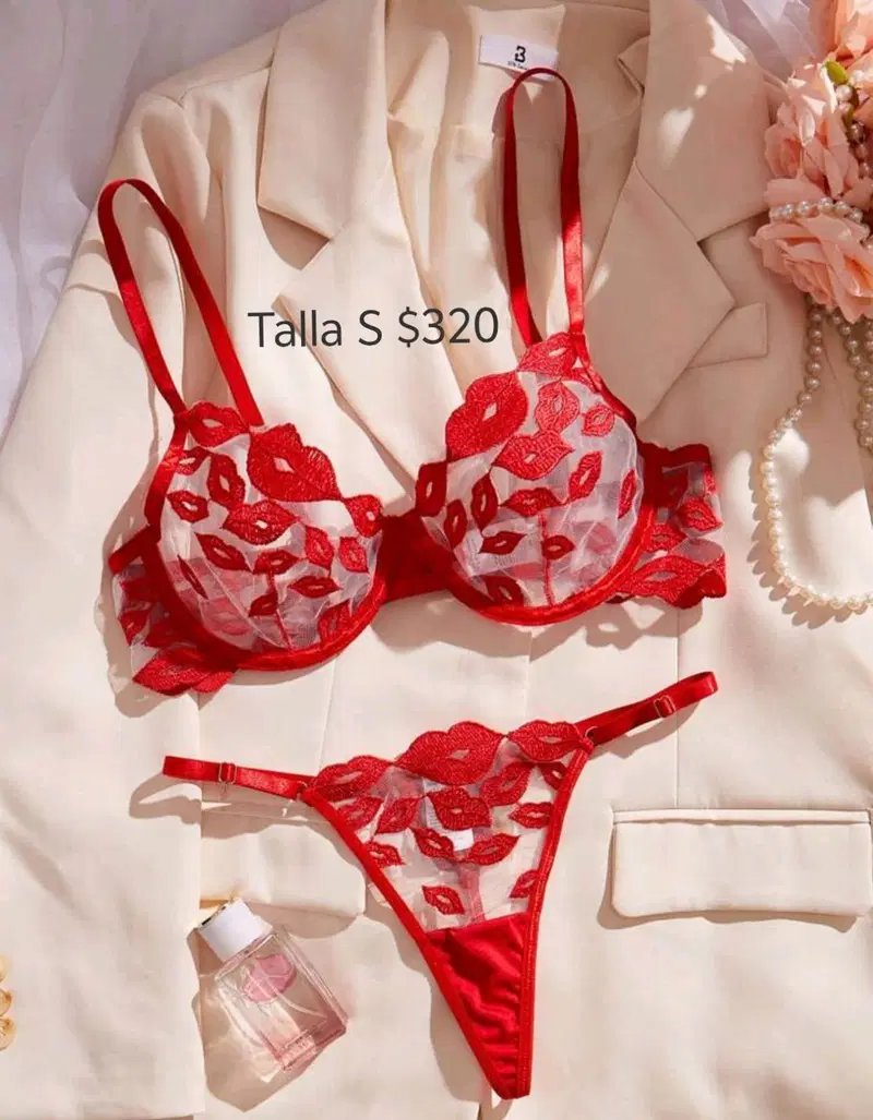 Conjunto color rojo con encaje de besos talla S