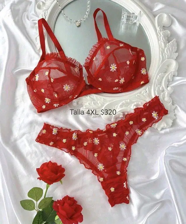 Conjunto rojo con flores blancas talla 4 XL