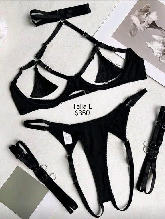 Conjunto negro de borlas talla L