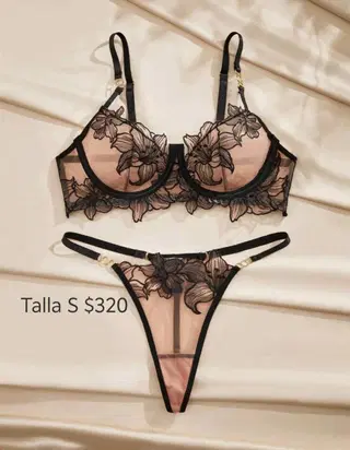 Conjunto color rosita con encaje de rosas negras talla S 